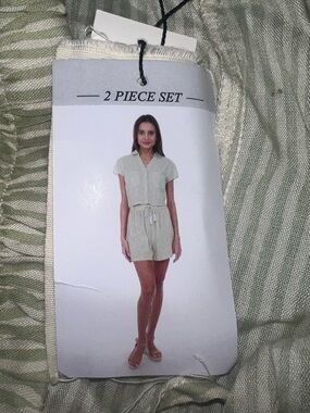 2-Piece Women's Shorts Set in Light Green - Short Sleeve Top & Drawstring Shorts
